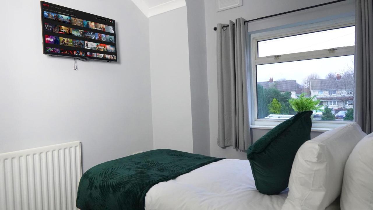Portobello House - Four Bedroom House Perfect For Contractors - Sleeps 6 - Free Parking Wolverhampton Exterior photo