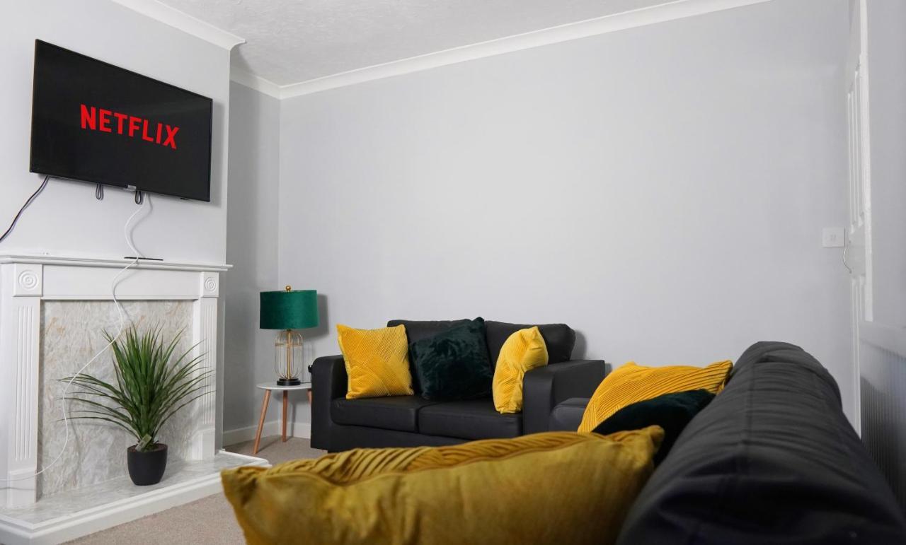Portobello House - Four Bedroom House Perfect For Contractors - Sleeps 6 - Free Parking Wolverhampton Exterior photo